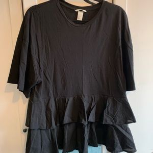 Short Sleeve Ruffled Bottom Shirt (Black)